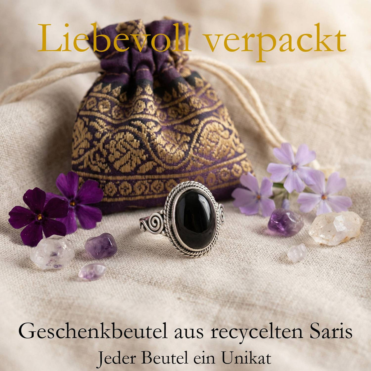 Silberring mit Onyx und Geschenkbeutel aus recyceltem Sari