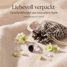 [KI] Silberring mit Onyx und Geschenkbeutel aus recyceltem Sari