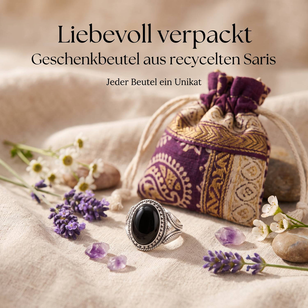 Silberring mit Onyx und Geschenkbeutel aus recyceltem Sari