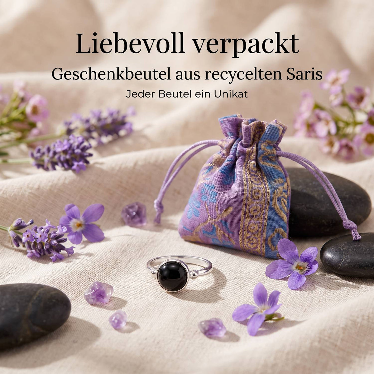 Silberring mit Onyx und Geschenkbeutel aus recyceltem Sari