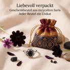 [KI] Silberring mit Onyx und Geschenkbeutel aus recyceltem Sari
