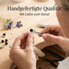 [KI] Handgefertigter Silberring mit Onyx bei der Schmuckherstellung