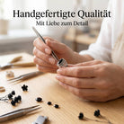 [KI] Handgefertigter Silberring mit Onyx bei der Schmuckherstellung