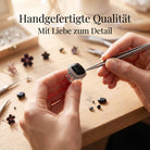[KI] Handgefertigter Silberring mit Onyx bei der Schmuckherstellung