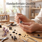 [KI] Handgefertigter Silberring mit Onyx bei der Schmuckherstellung