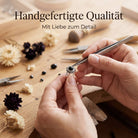 [KI] Handgefertigter Silberring mit Onyx bei der Schmuckherstellung