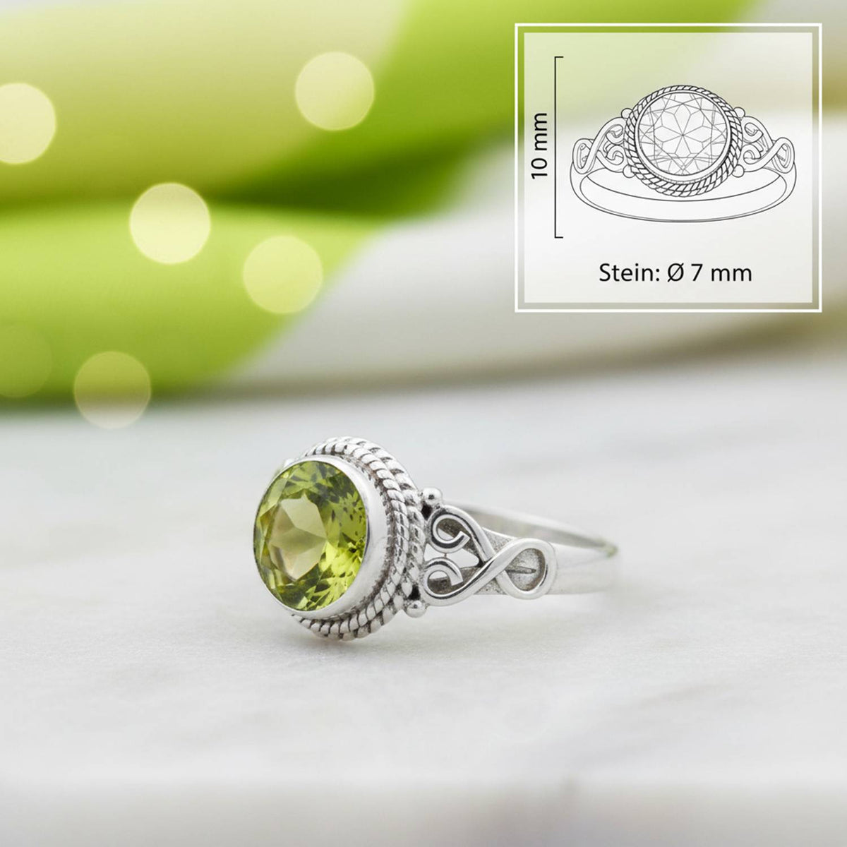 Peridotring aus Silber mit Maßangaben zu Ring und Edelstein