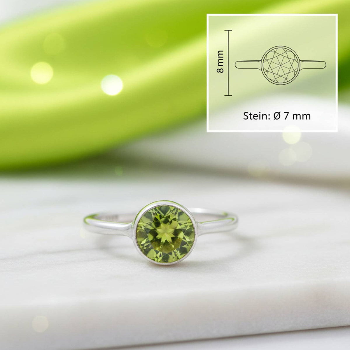 Peridotring aus Silber mit Maßangaben zu Ring und Edelstein