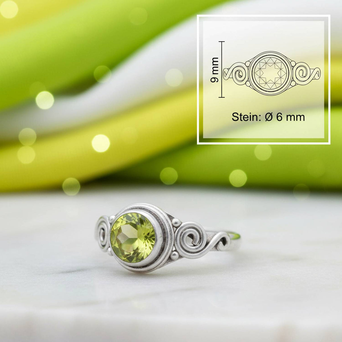 Peridotring aus Silber mit Maßangaben zu Ring und Edelstein