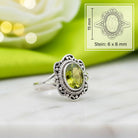 [KI] Peridotring aus Silber mit Maßangaben zu Ring und Edelstein
