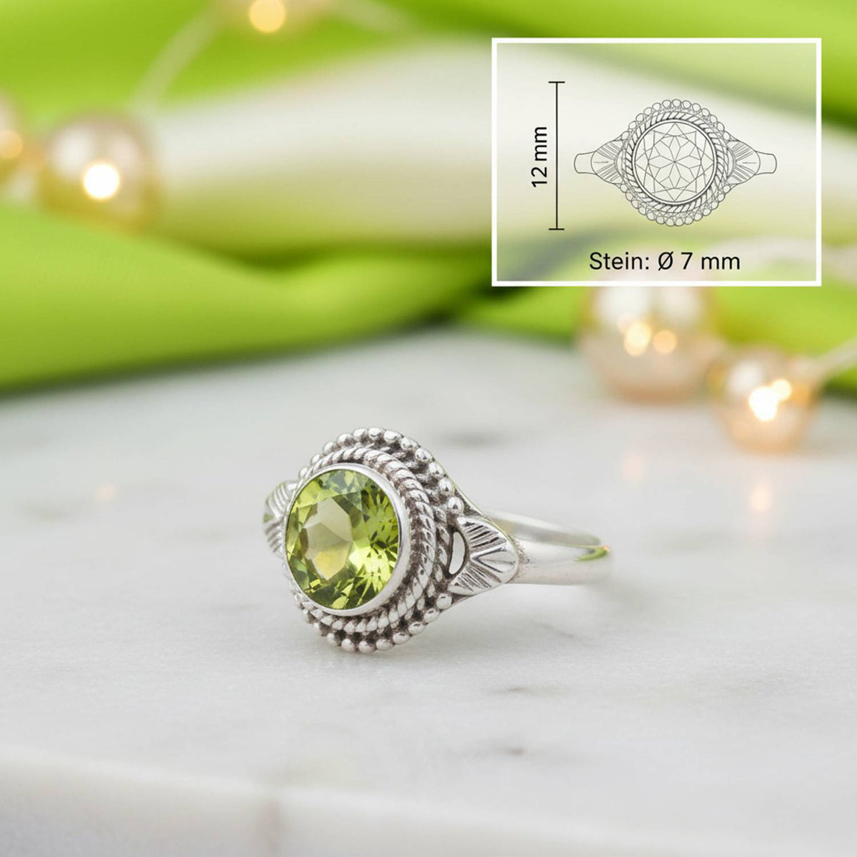 Peridotring aus Silber mit Maßangaben zu Ring und Edelstein