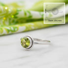 [KI] Peridotring aus Silber mit Maßangaben zu Ring und Edelstein