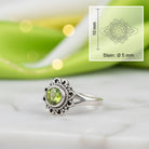 [KI] Peridotring aus Silber mit Maßangaben zu Ring und Edelstein