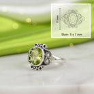 [KI] Peridotring aus Silber mit Maßangaben zu Ring und Edelstein