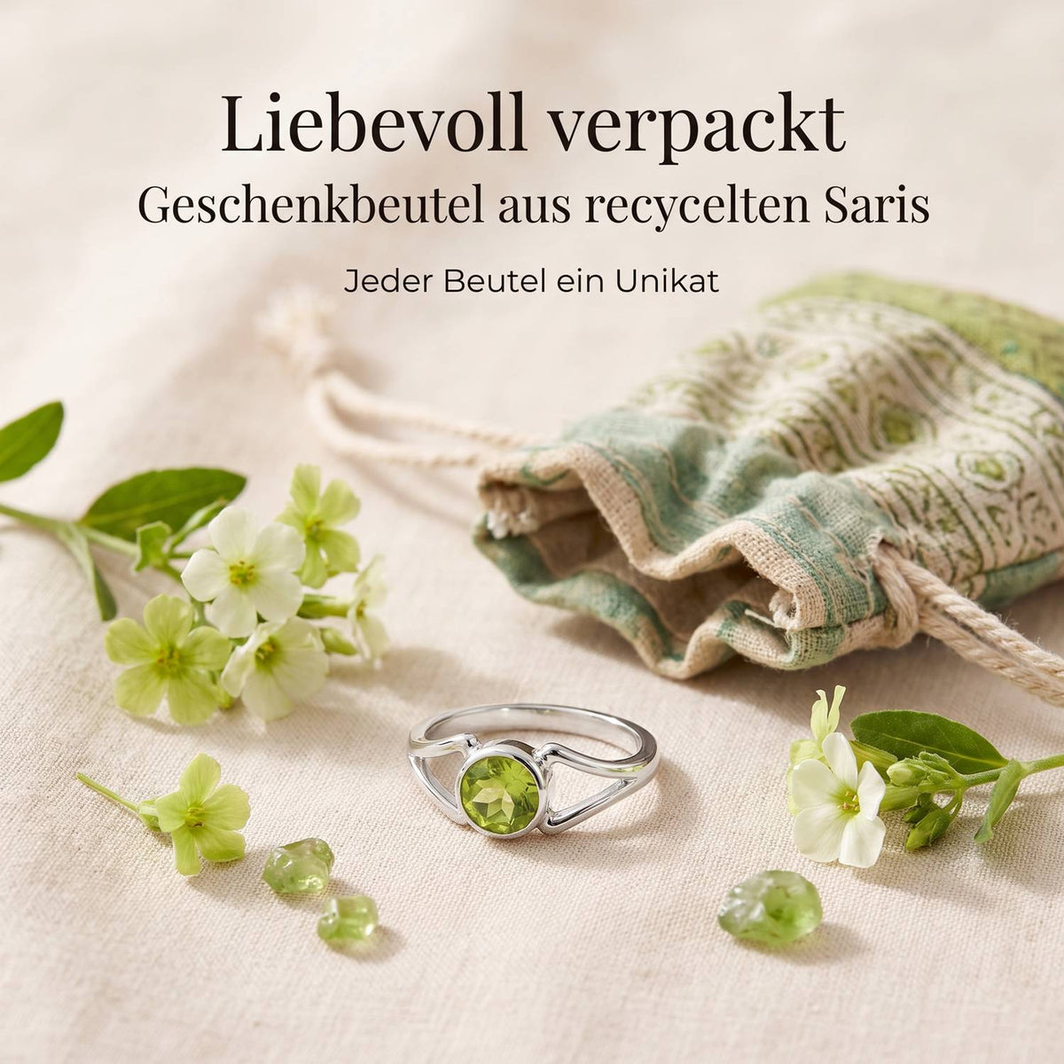 Silberring mit Peridot und Geschenkbeutel aus recyceltem Sari