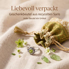 [KI] Silberring mit Peridot und Geschenkbeutel aus recyceltem Sari