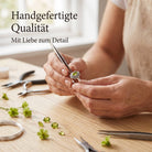 [KI] Handgefertigter Silberring mit Peridot bei der Schmuckherstellung