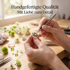 [KI] Handgefertigter Silberring mit Peridot bei der Schmuckherstellung