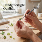 [KI] Handgefertigter Silberring mit Peridot bei der Schmuckherstellung