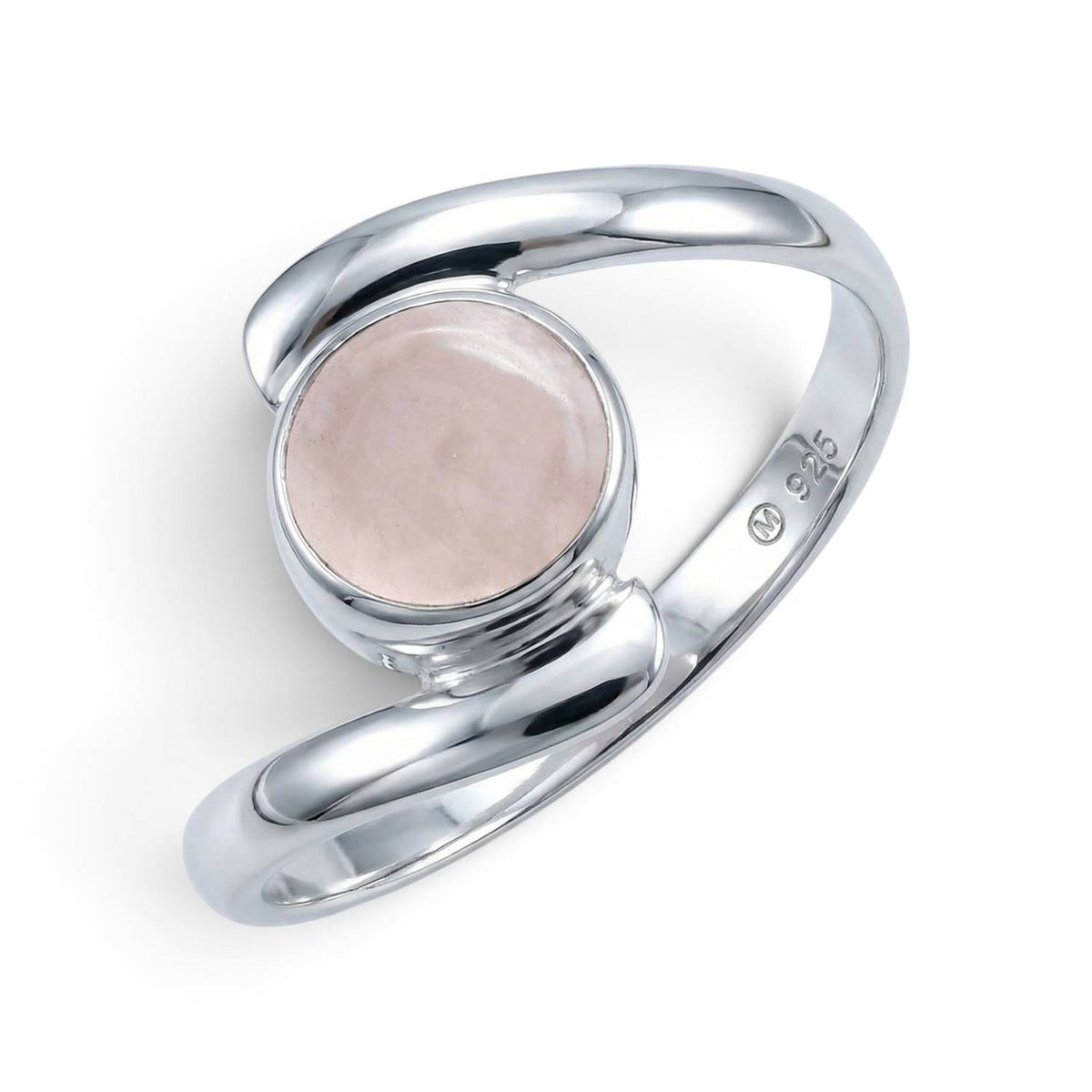 Rosenquarzring aus Silber auf weißem Hintergrund