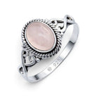 [KI] Rosenquarzring aus Silber auf weißem Hintergrund