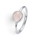 [KI] Rosenquarzring aus Silber auf weißem Hintergrund