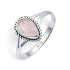 [KI] Rosenquarzring aus Silber auf weißem Hintergrund