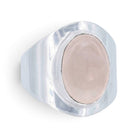 [KI] Rosenquarzring aus Silber auf weißem Hintergrund