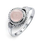 [KI] Rosenquarzring aus Silber auf weißem Hintergrund