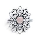 [KI] Rosenquarzring aus Silber auf weißem Hintergrund