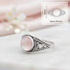 [KI] Rosenquarzring aus Silber mit Maßangaben zu Ring und Edelstein