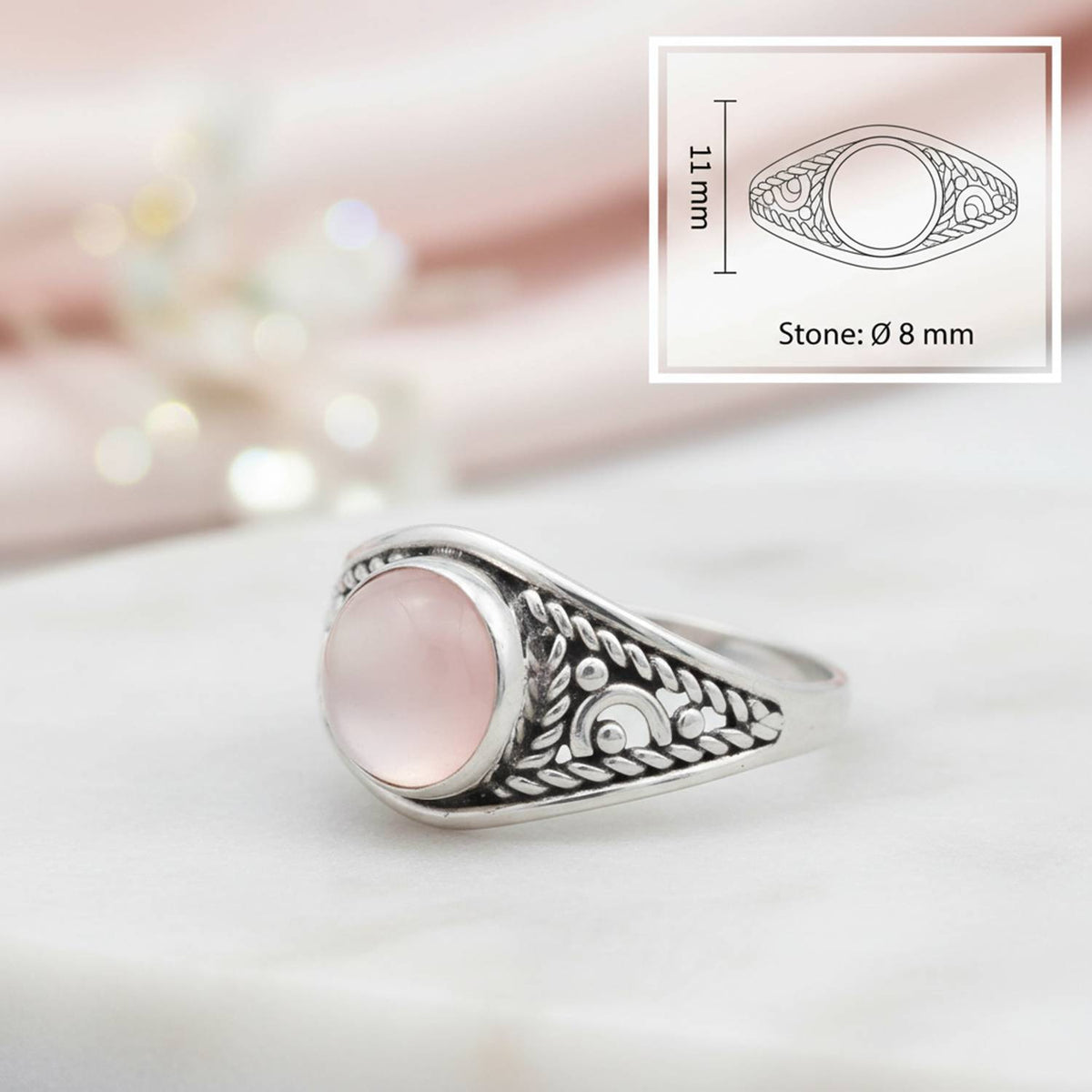 Rosenquarzring aus Silber mit Maßangaben zu Ring und Edelstein