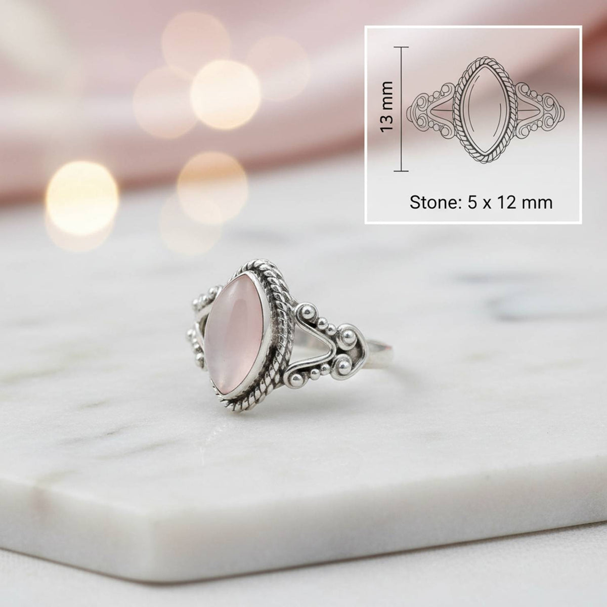 Rosenquarzring aus Silber mit Maßangaben zu Ring und Edelstein