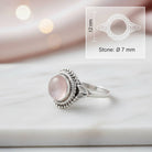 [KI] Rosenquarzring aus Silber mit Maßangaben zu Ring und Edelstein