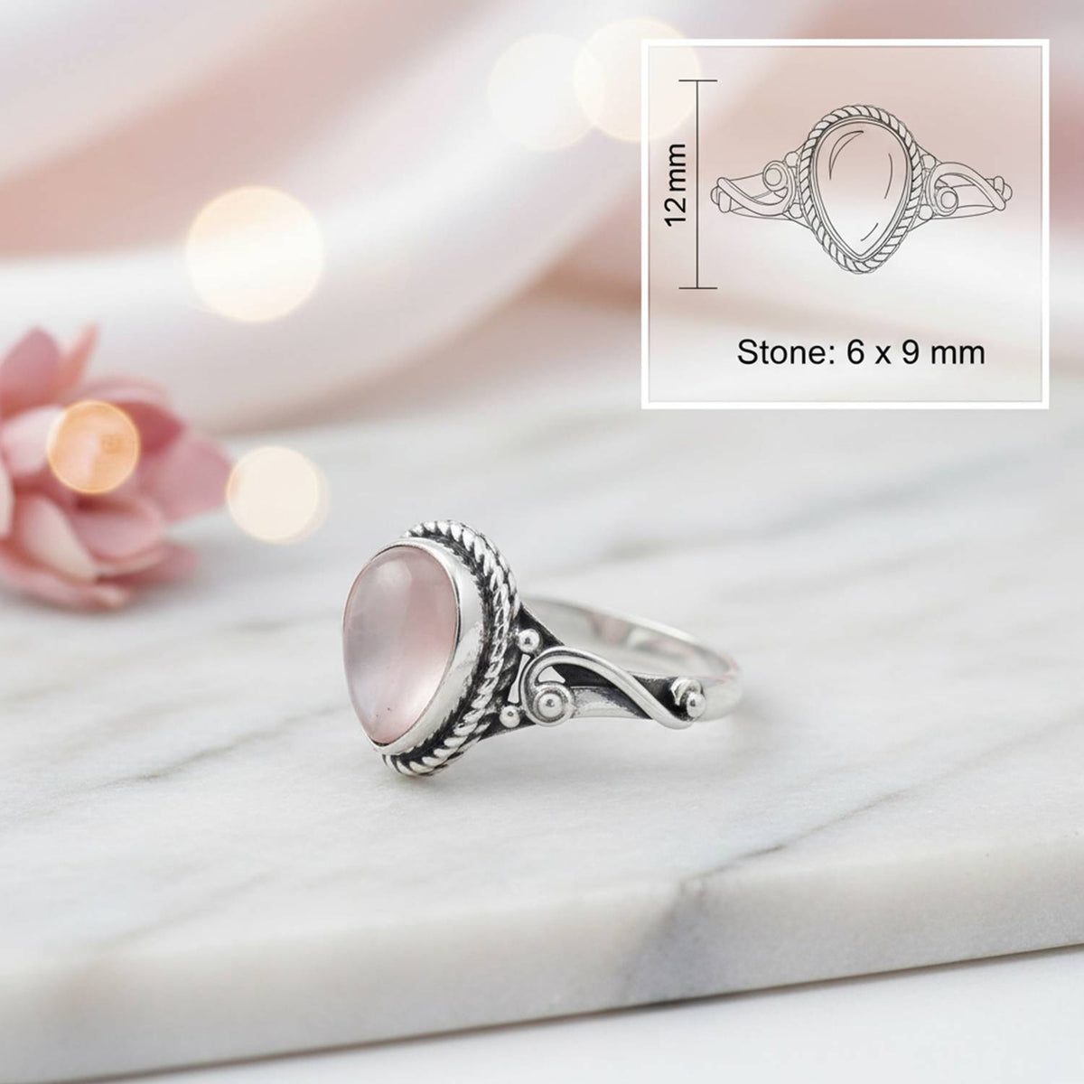 Rosenquarzring aus Silber mit Maßangaben zu Ring und Edelstein