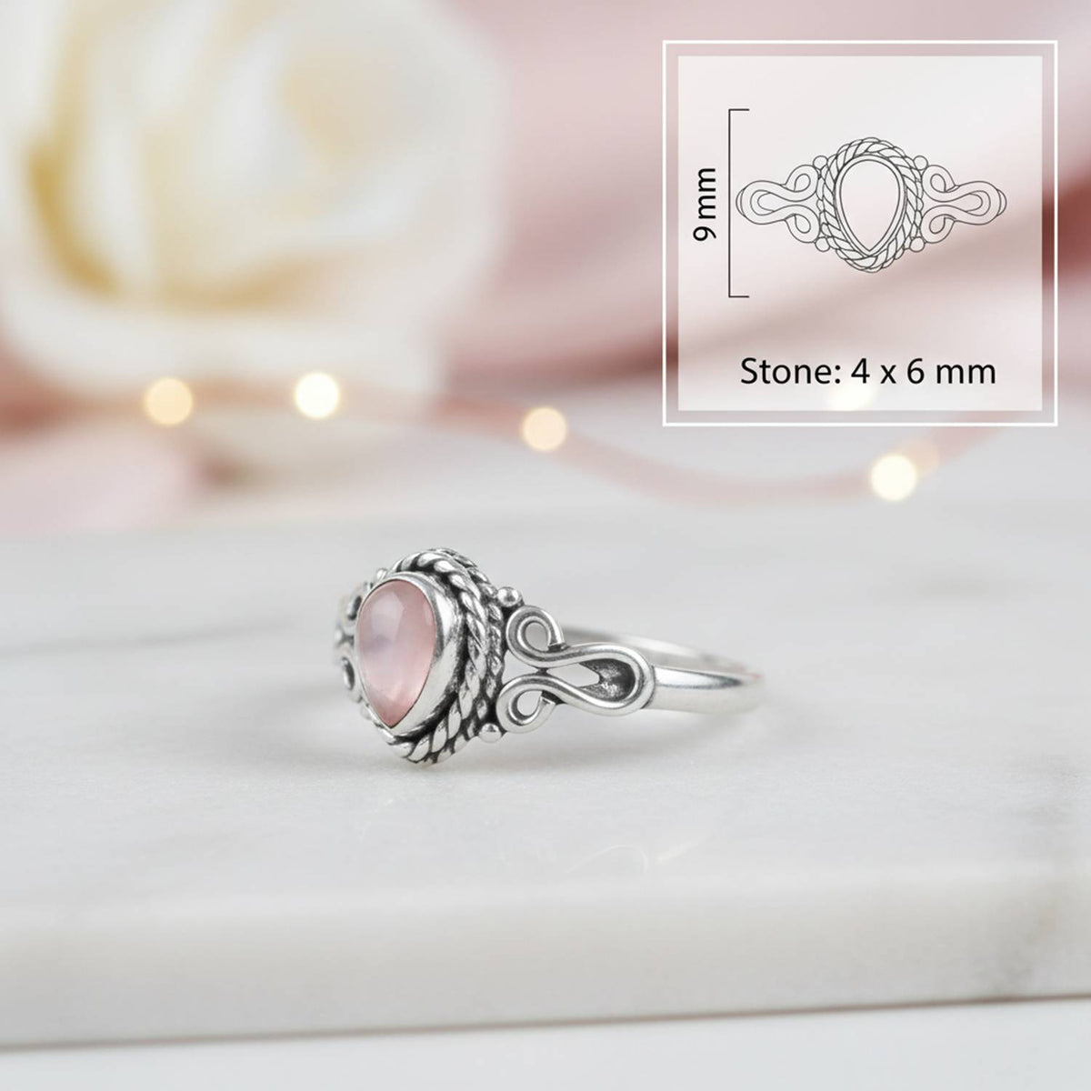 Rosenquarzring aus Silber mit Maßangaben zu Ring und Edelstein