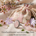 [KI] Silberring mit Rosenquarz und Geschenkbeutel aus recyceltem Sari