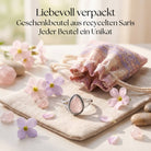 [KI] Silberring mit Rosenquarz und Geschenkbeutel aus recyceltem Sari