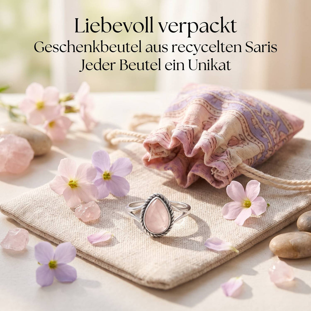 Silberring mit Rosenquarz und Geschenkbeutel aus recyceltem Sari