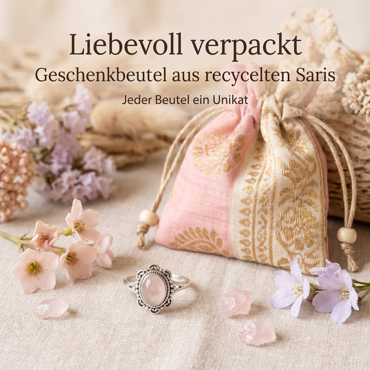 Silberring mit Rosenquarz und Geschenkbeutel aus recyceltem Sari