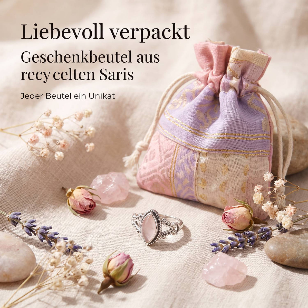 Silberring mit Rosenquarz und Geschenkbeutel aus recyceltem Sari