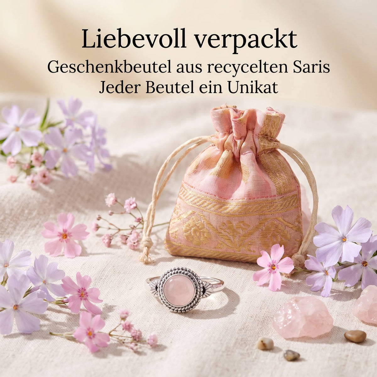 Silberring mit Rosenquarz und Geschenkbeutel aus recyceltem Sari