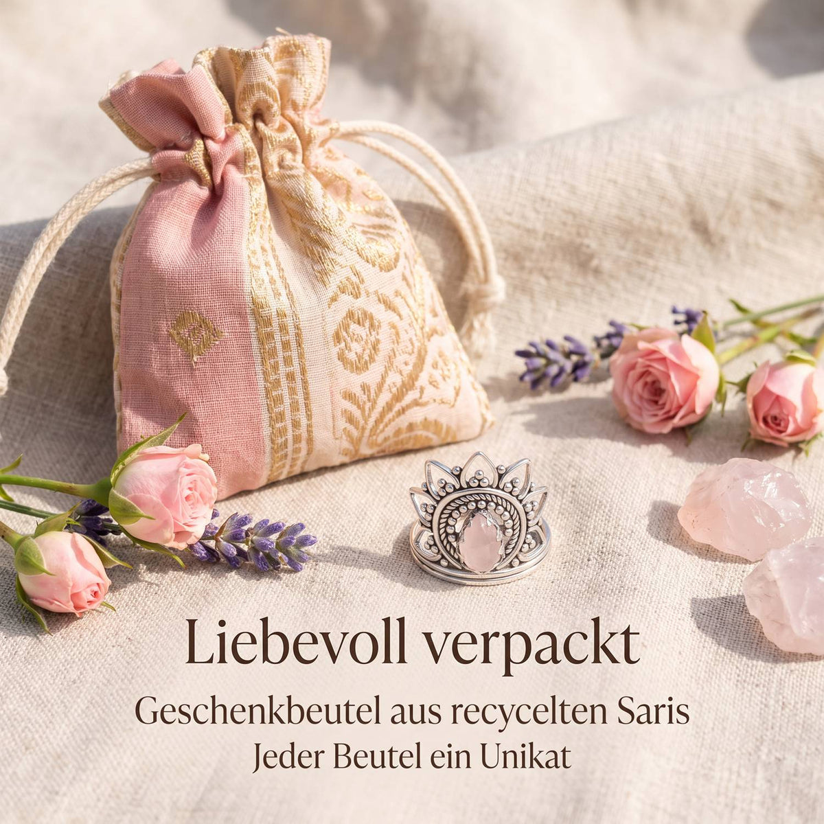 Silberring mit Rosenquarz und Geschenkbeutel aus recyceltem Sari