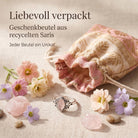 [KI] Silberring mit Rosenquarz und Geschenkbeutel aus recyceltem Sari