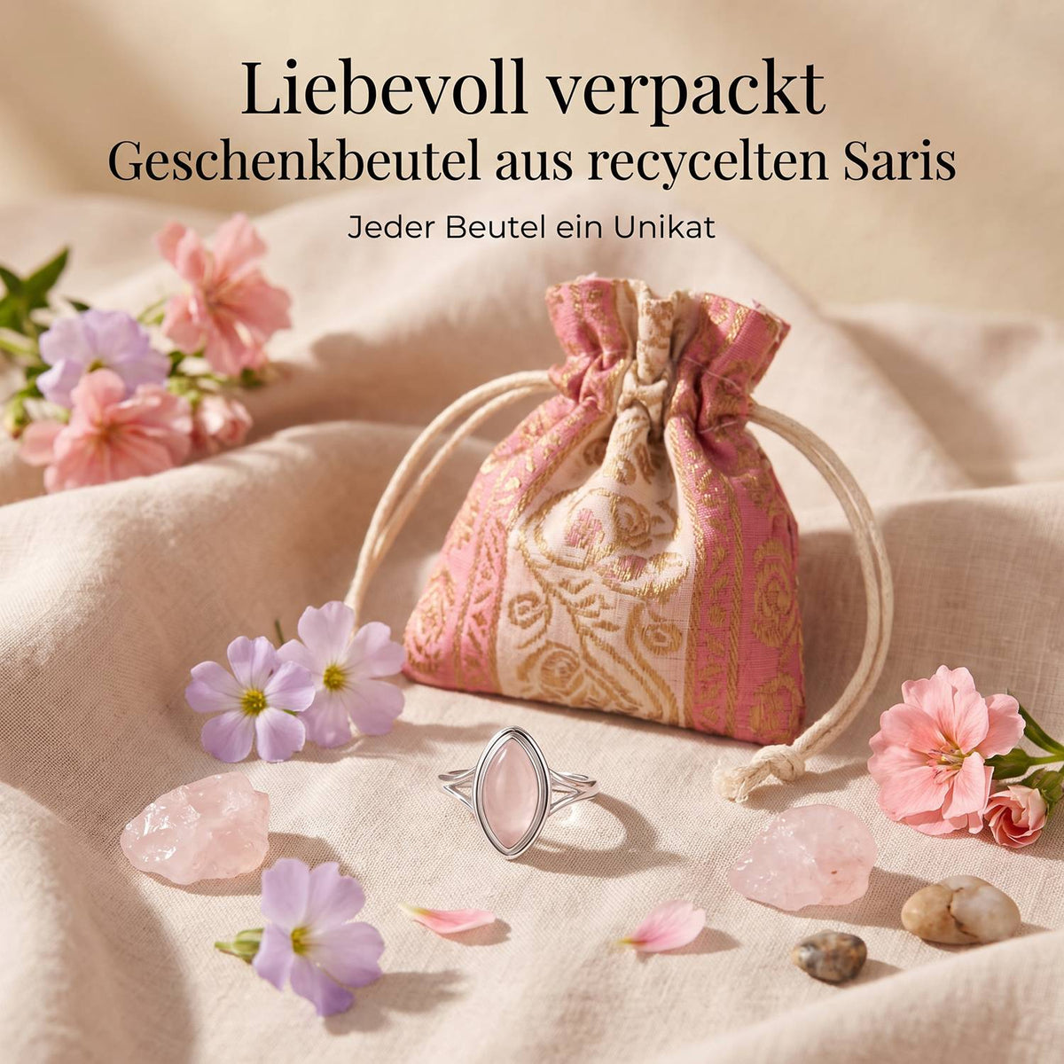 Silberring mit Rosenquarz und Geschenkbeutel aus recyceltem Sari