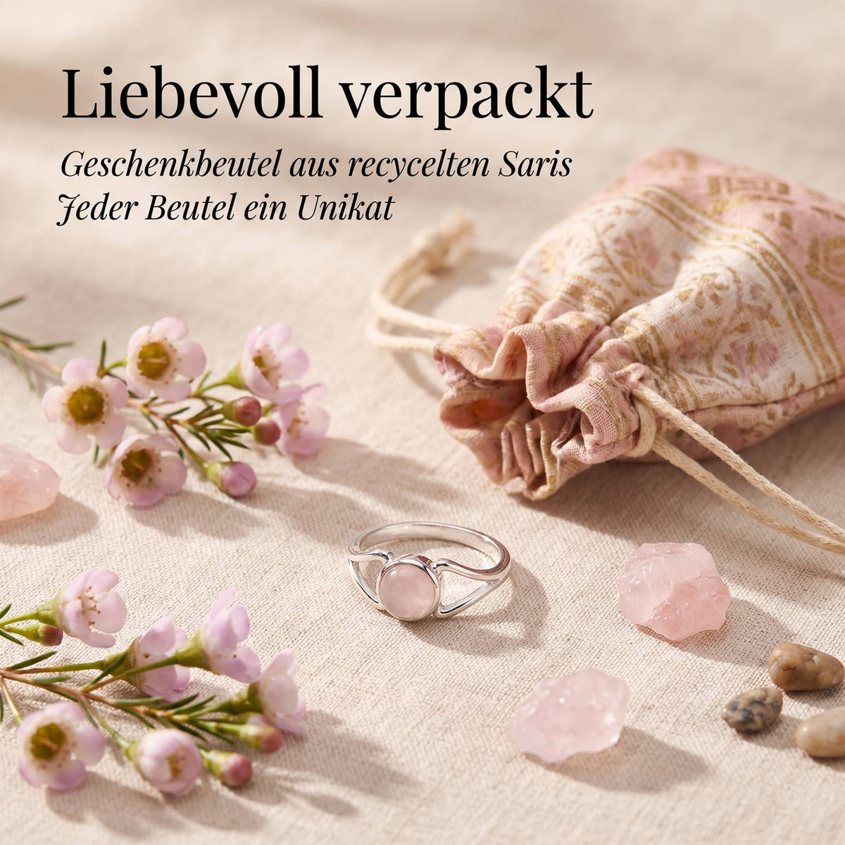 Silberring mit Rosenquarz und Geschenkbeutel aus recyceltem Sari