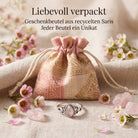 [KI] Silberring mit Rosenquarz und Geschenkbeutel aus recyceltem Sari