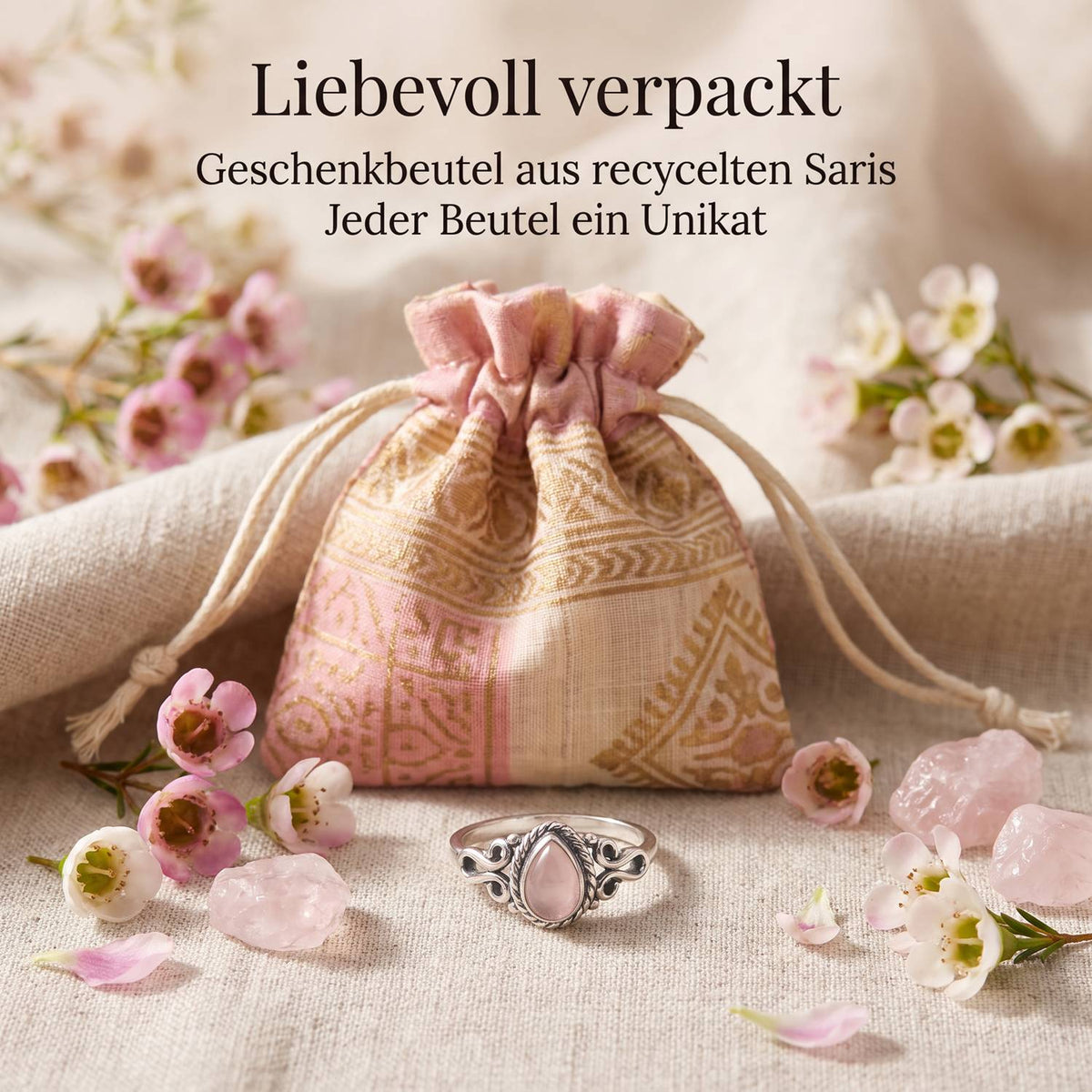 Silberring mit Rosenquarz und Geschenkbeutel aus recyceltem Sari