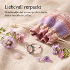 [KI] Silberring mit Rosenquarz und Geschenkbeutel aus recyceltem Sari