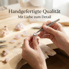 [KI] Handgefertigter Silberring mit Rosenquarz bei der Schmuckherstellung